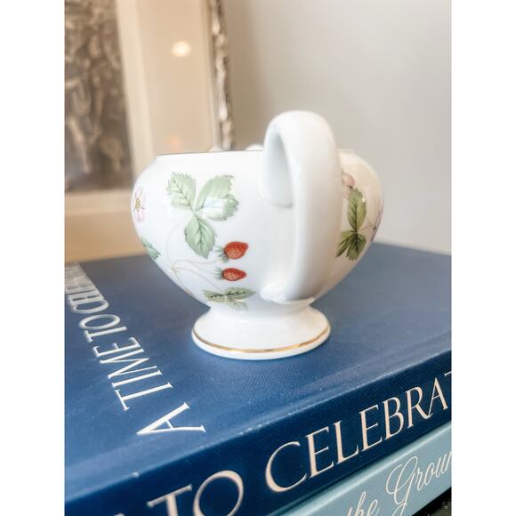 Wedgwood Wild Strawberry Creamer Bone China Made in England - Picture 2 of 4